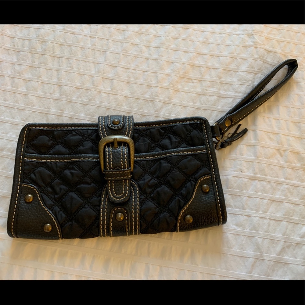 Old Navy Wristlet. Quilted details.